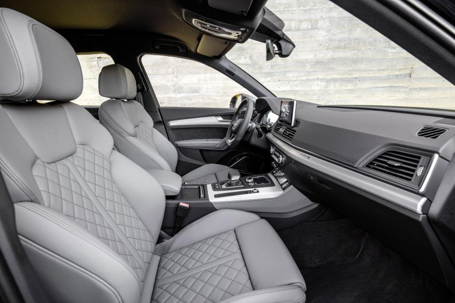 Интерьер Audi Q5 TFSI Quattro S-Line 2016 года  (WW) (фото 13 из 110)